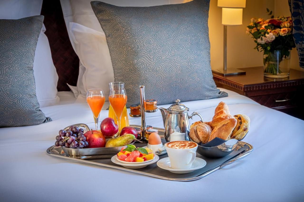 호텔 퐁 로얄 파리 외부 사진 Room service
