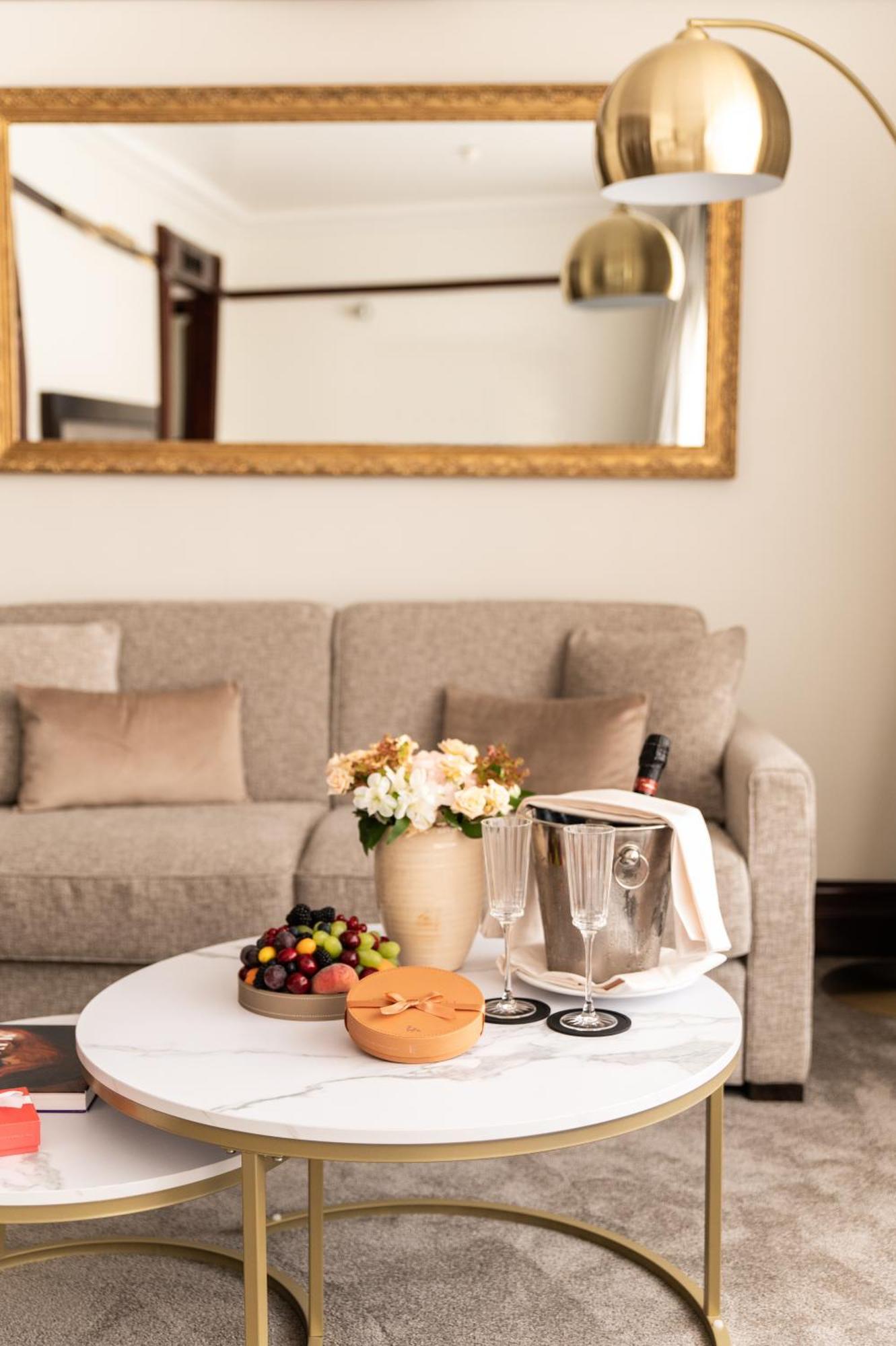 호텔 퐁 로얄 파리 외부 사진 A living room at the hotel